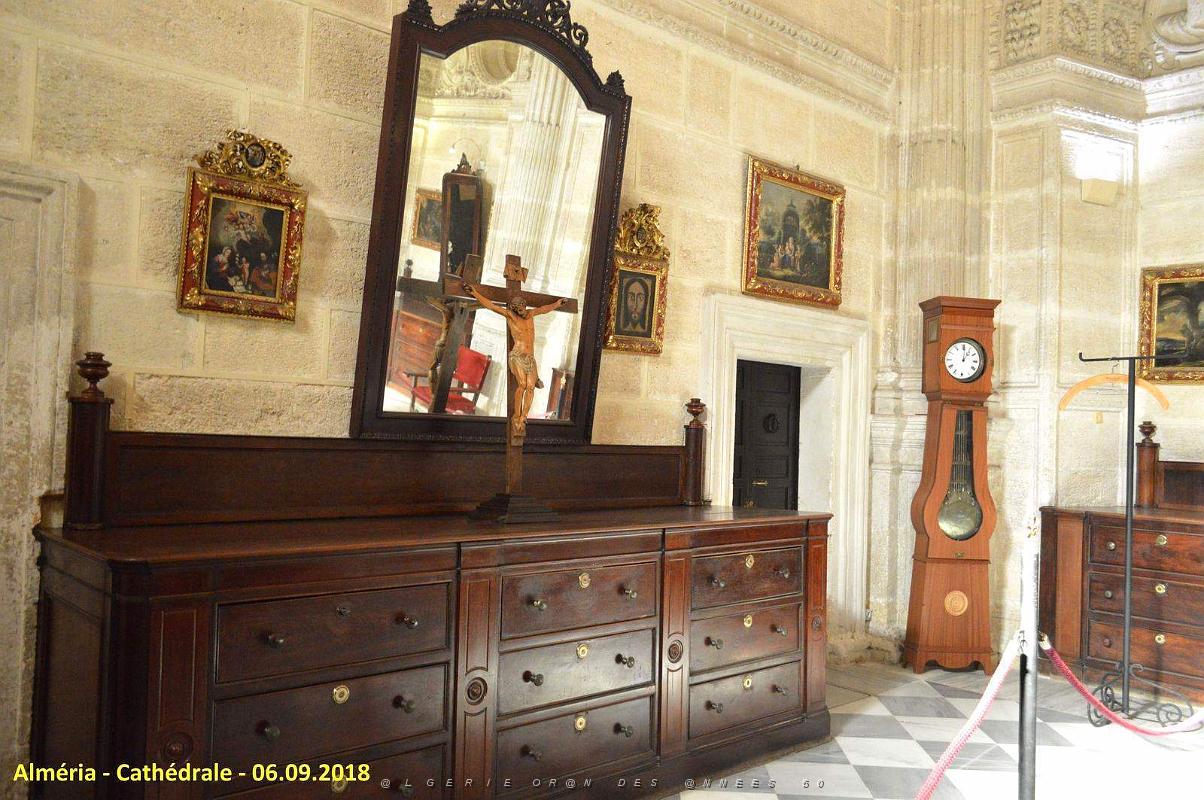 28 LA CATHEDRALE ET LE FORTERESSE DE L INCARNATION (88).JPG